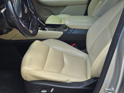Used 2018 Cadillac XT5 FWD image 2