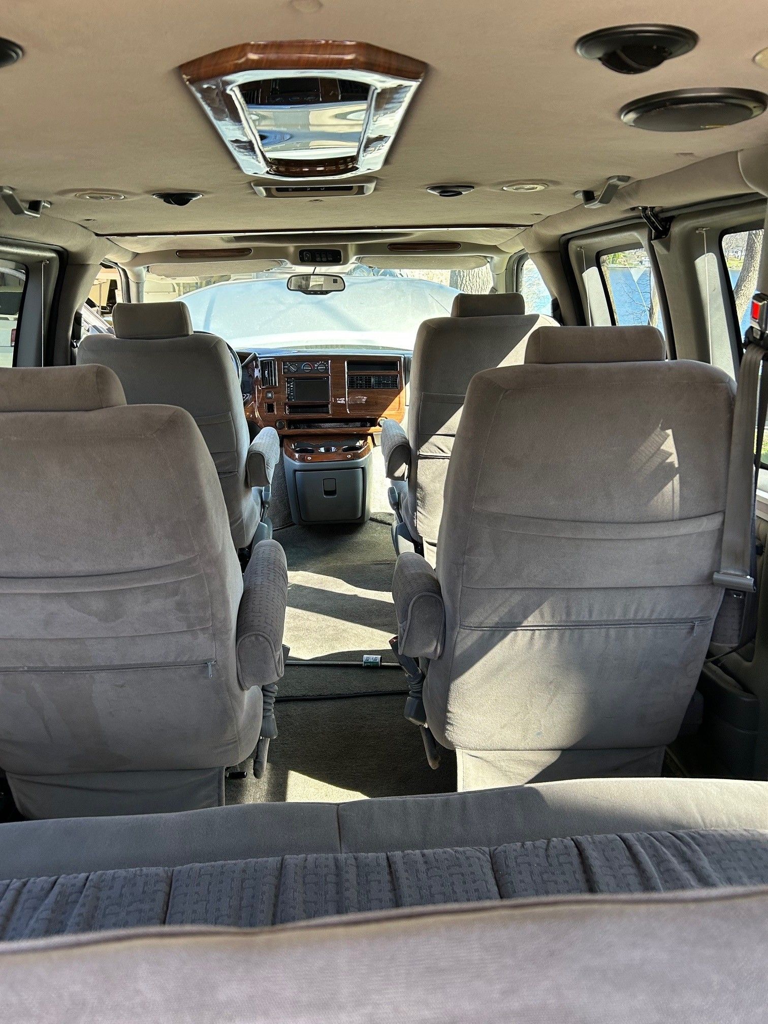 Used 2006 Chevrolet Express 1500 w/ Preferred Equipment Group RWD image 10