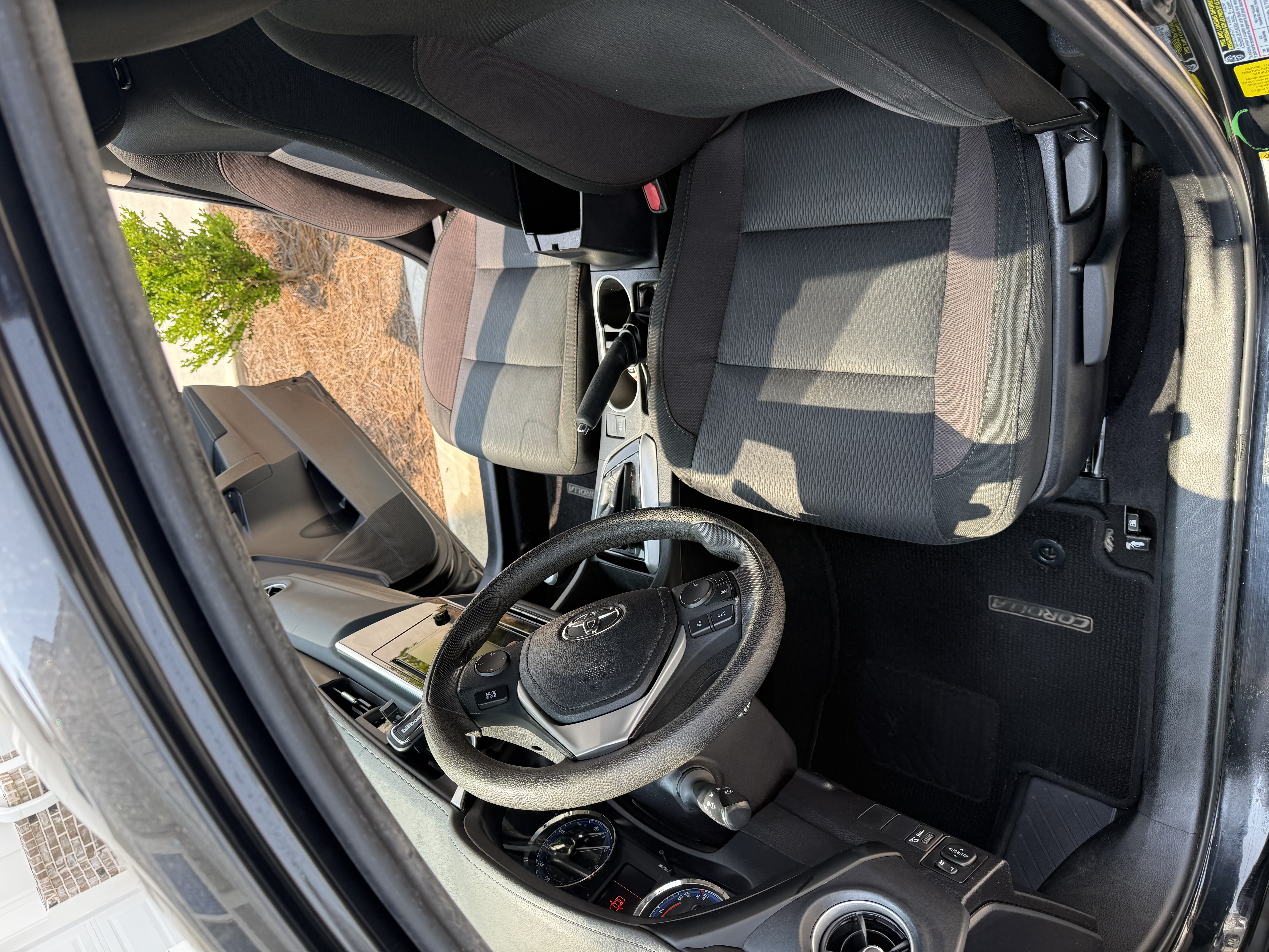 Used 2019 Toyota Corolla LE FWD image 1
