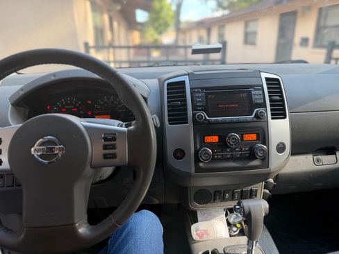 Used 2016 Nissan Frontier SV w/ SV Value Truck Package RWD image 9