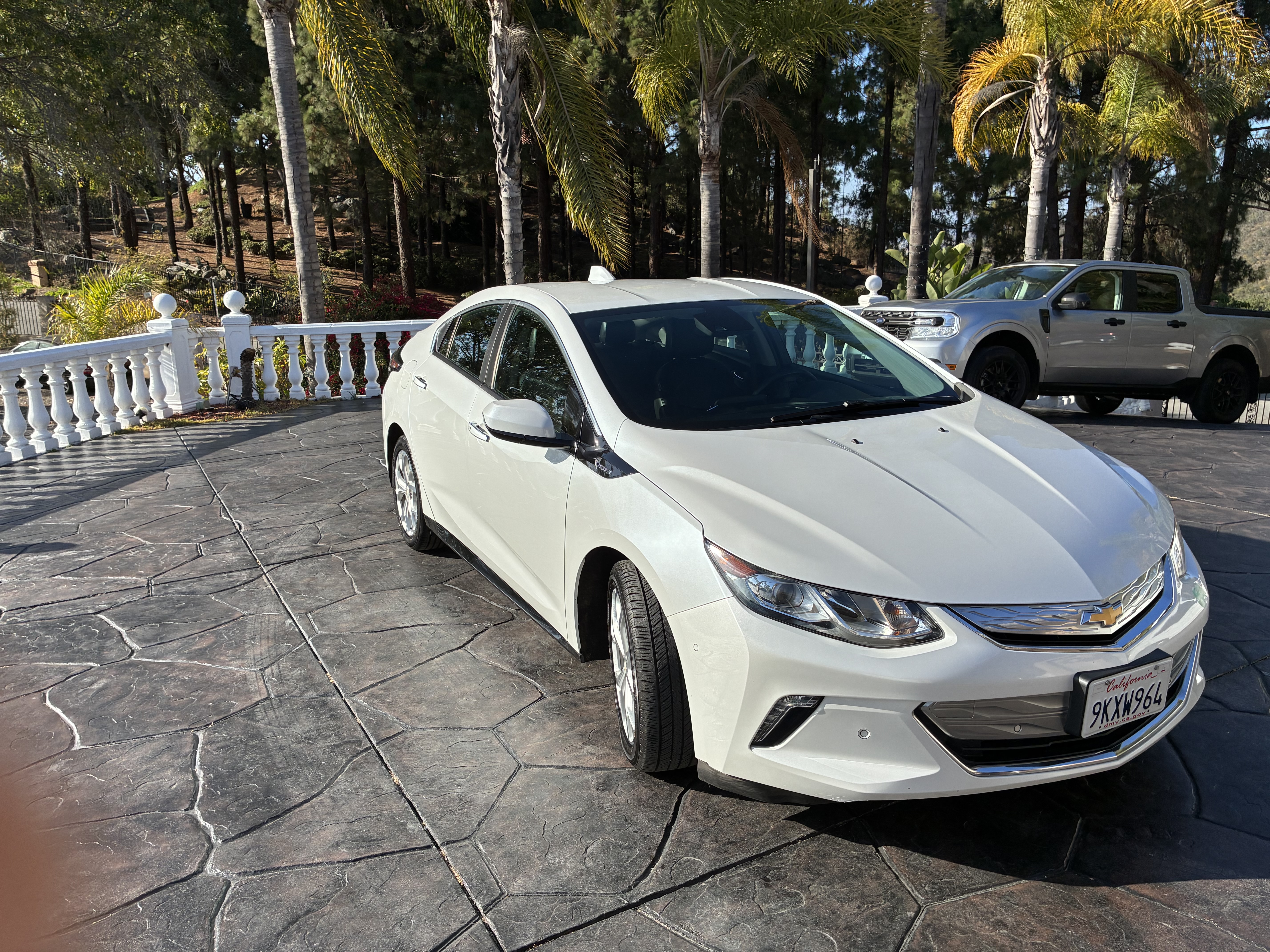 Used 2016 Chevrolet Volt Premier w/ Driver Confidence Package FWD image 1