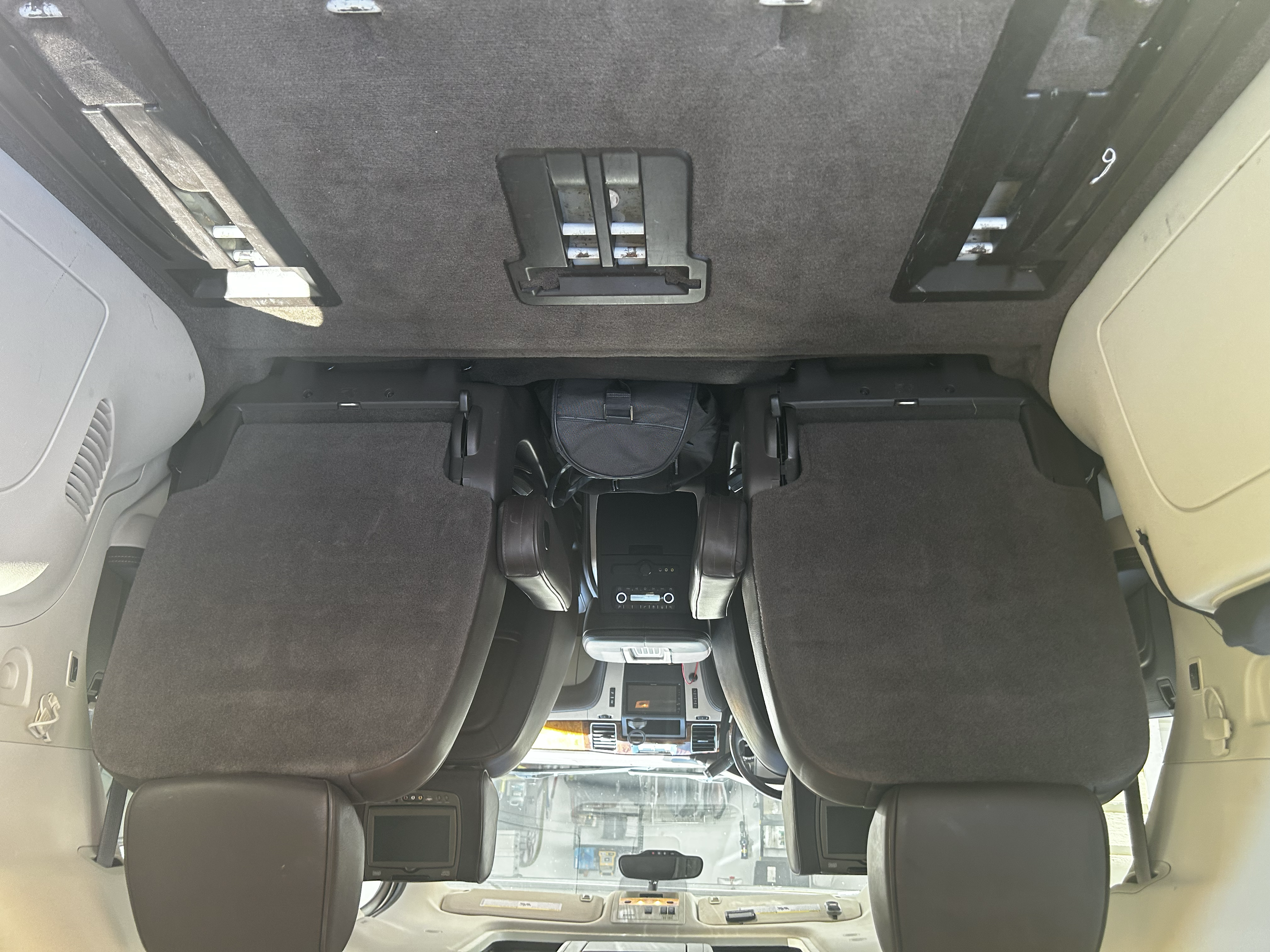 Used 2014 Cadillac Escalade Platinum RWD image 16