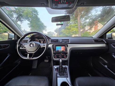Used 2019 Volkswagen Passat 2.0T Wolfsburg w/ Wheels & Sunroof Package FWD image 17