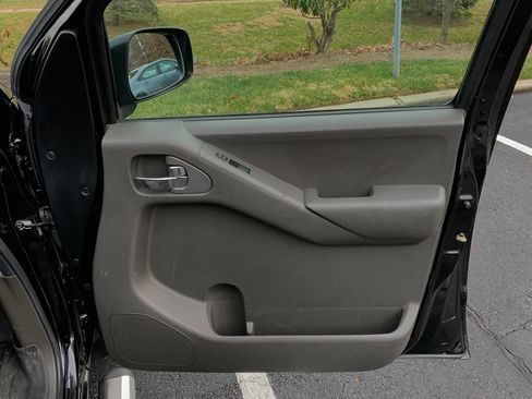 Used 2008 Nissan Frontier SE w/ SE Value Truck Pkg image 11