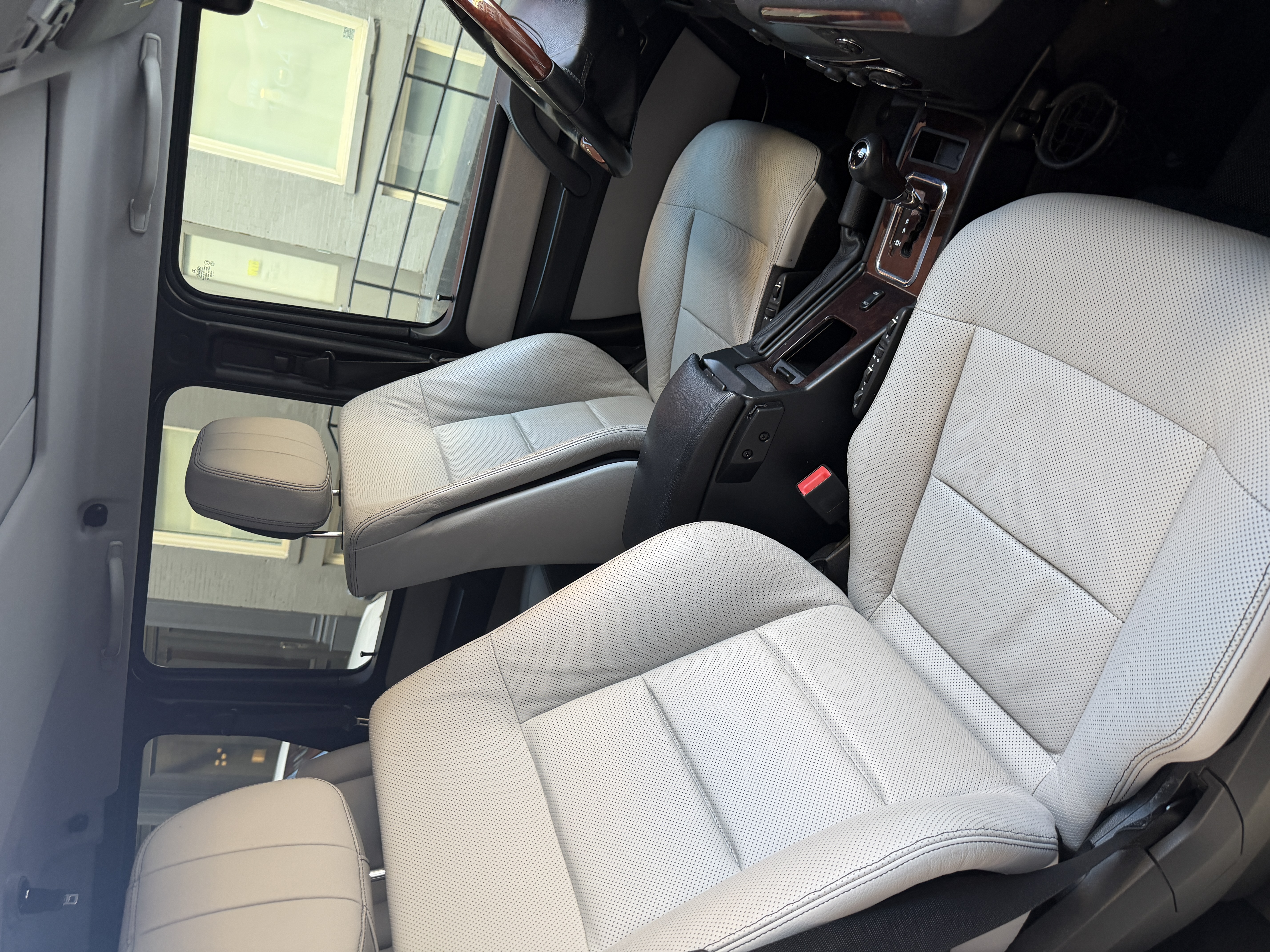 Used 2011 Mercedes-Benz G 550 image 6
