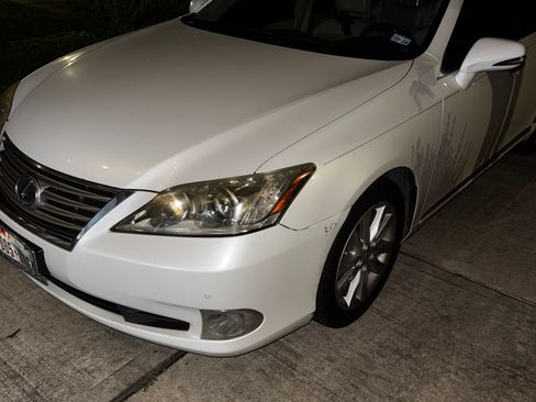 Used 2011 Lexus ES 350 w/ Preferred Accessory Package FWD image 2