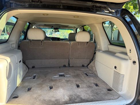 Used 2002 Cadillac Escalade Luxury image 4