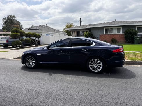 Used 2015 Jaguar XF Premium image 2