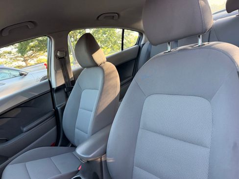 Used 2017 Kia Forte LX FWD image 9
