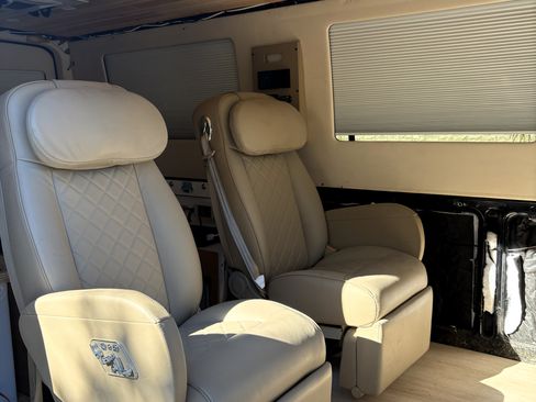 Used 2015 Mercedes-Benz Sprinter 2500 image 21