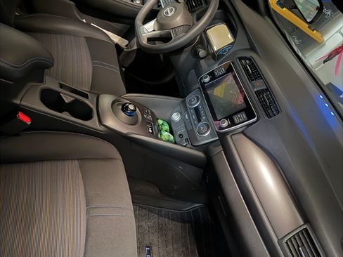 Used 2025 Nissan Leaf S FWD image 8