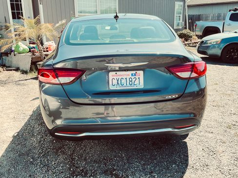 Used 2016 Chrysler 200 Limited w/ Anniversary Edition FWD image 5