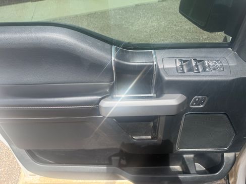 Used 2019 Ford F150 Platinum w/ Technology Package AWD/4WD image 9