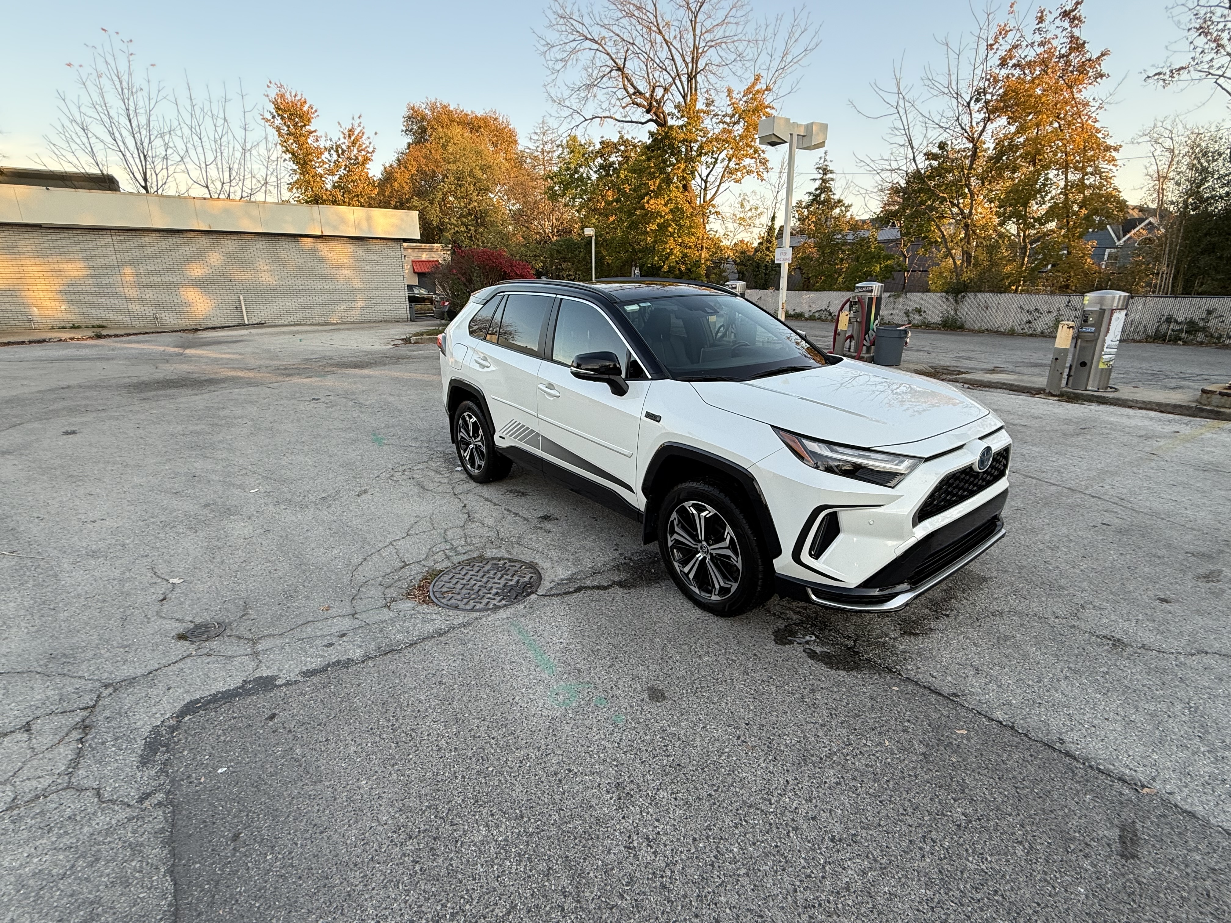 Used 2022 Toyota RAV4 XSE w/ Premium Package AWD/4WD image 19