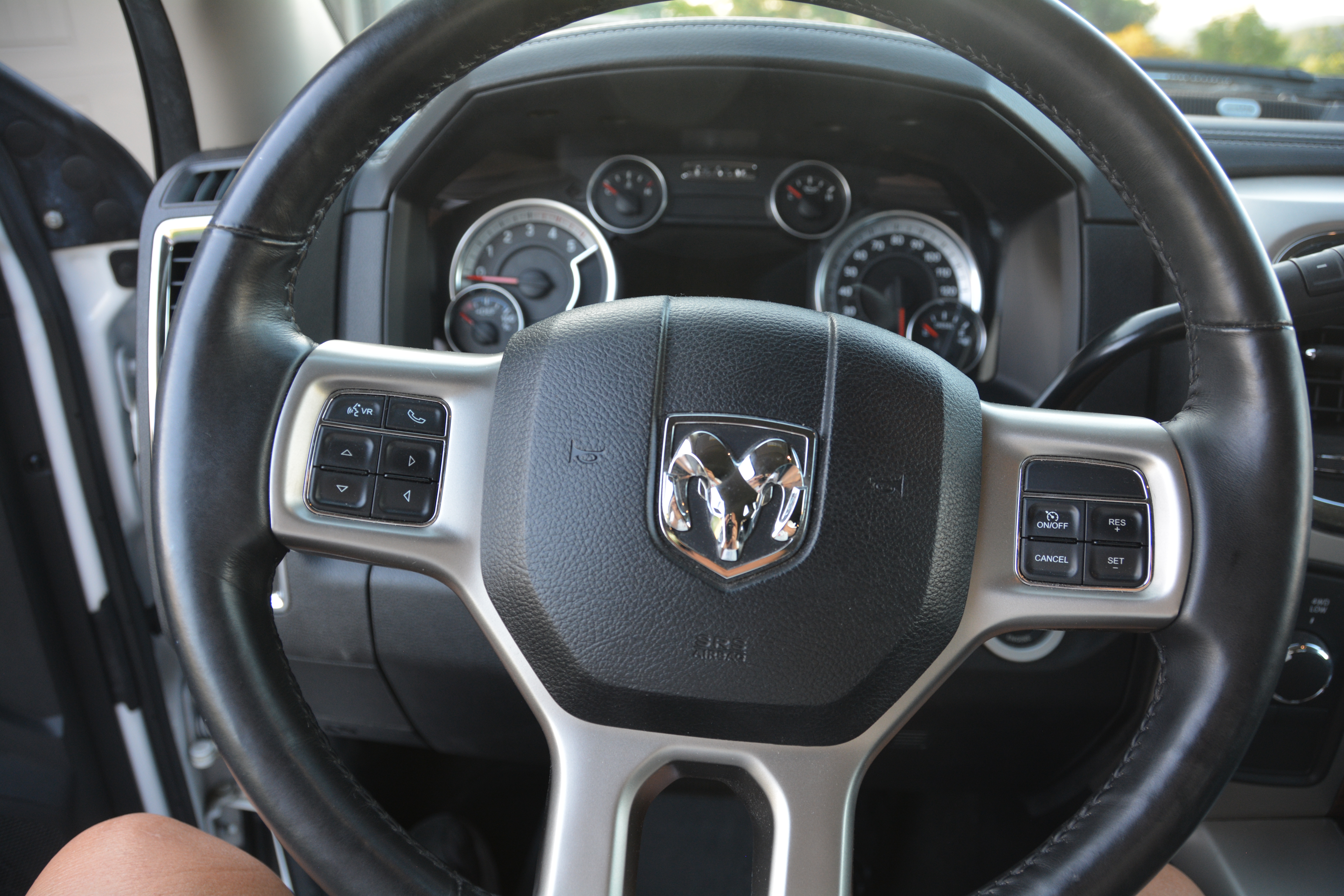 Used 2014 RAM 3500 Laramie AWD/4WD image 16