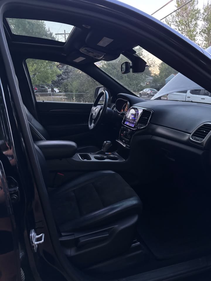 Used 2019 Jeep Grand Cherokee Altitude AWD/4WD image 6