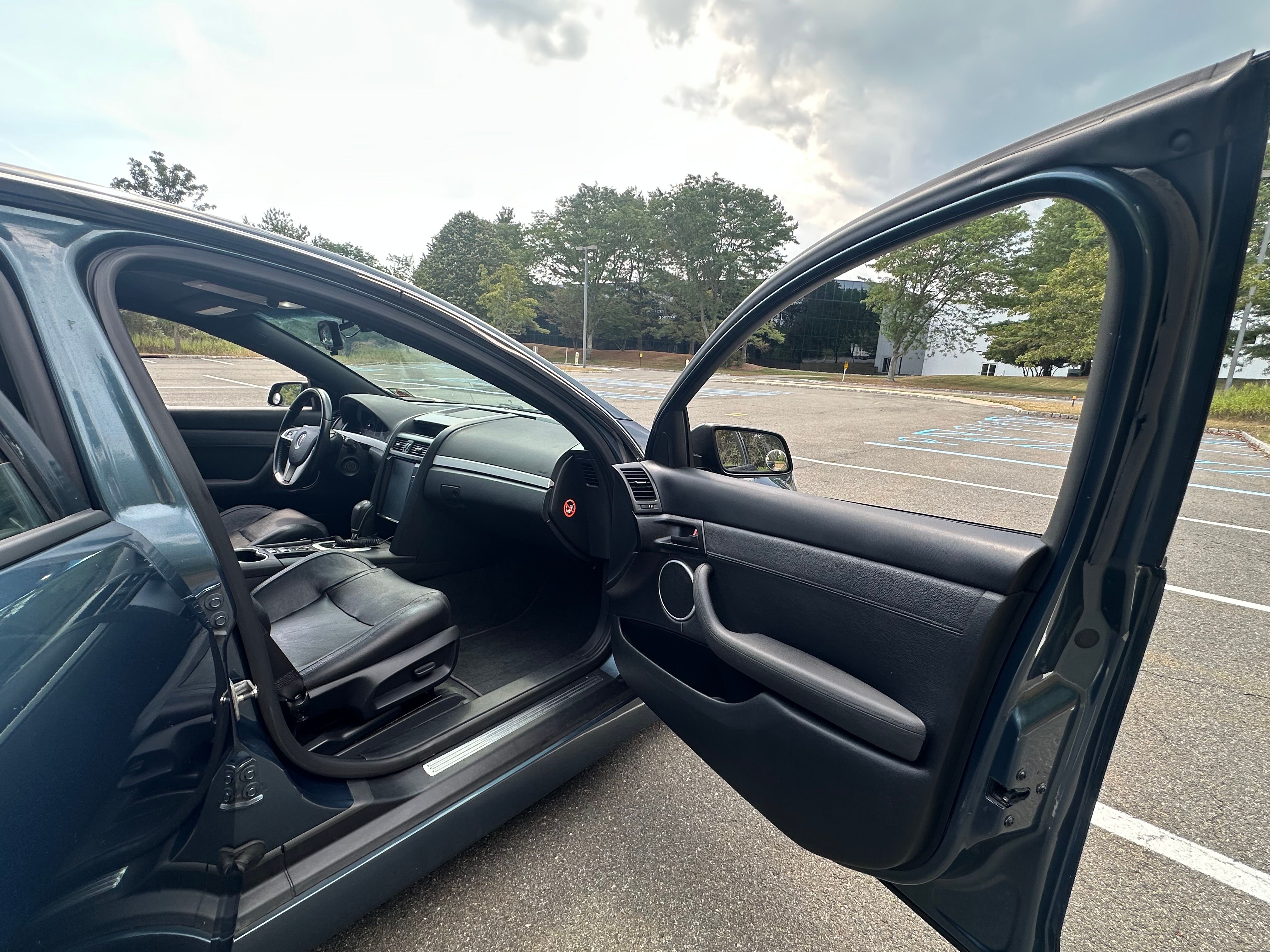 Used 2009 Pontiac G8 GT w/ Premium Package RWD image 14