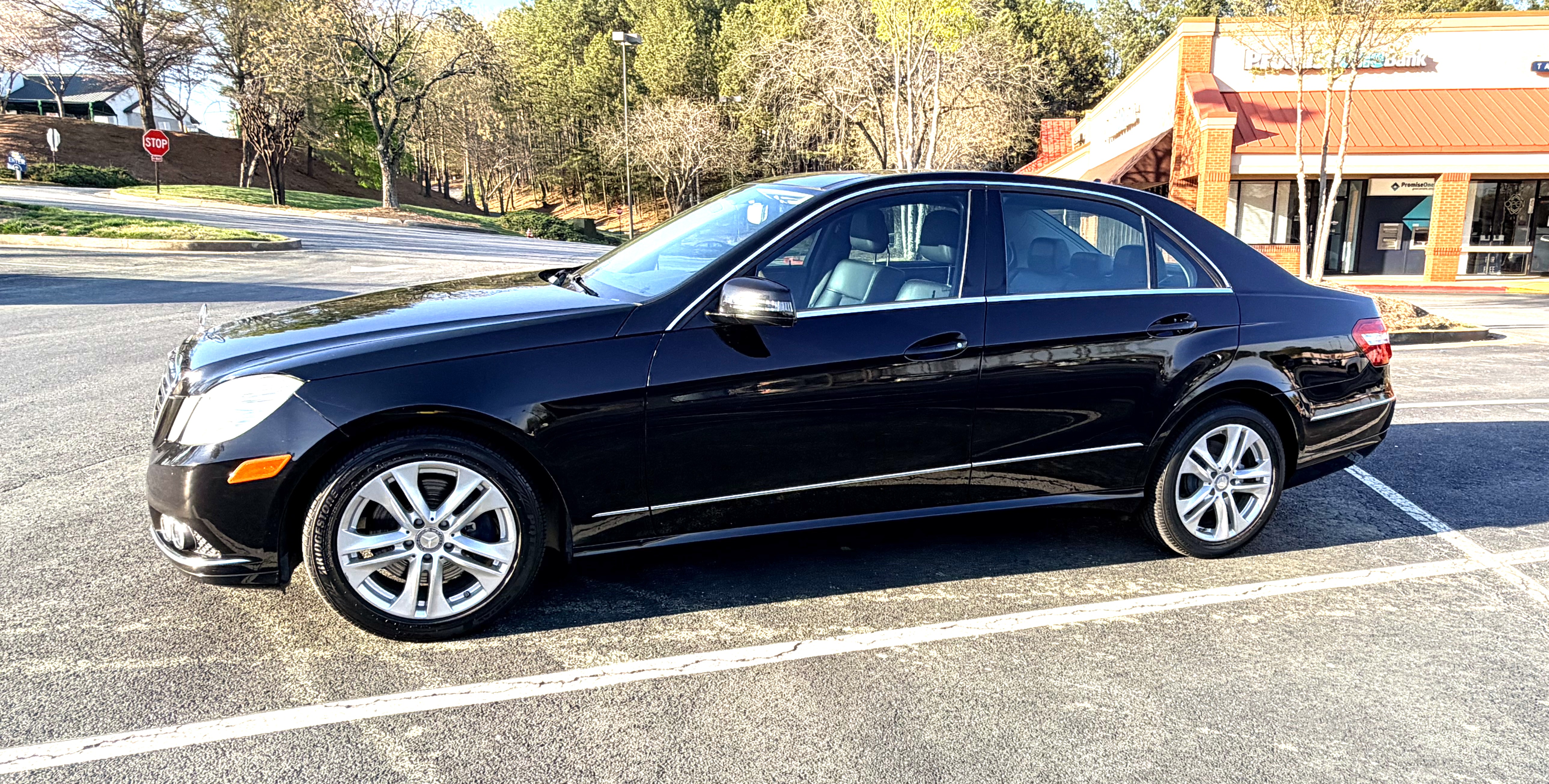 Used 2011 Mercedes-Benz E 350 BlueTEC Sedan image 5