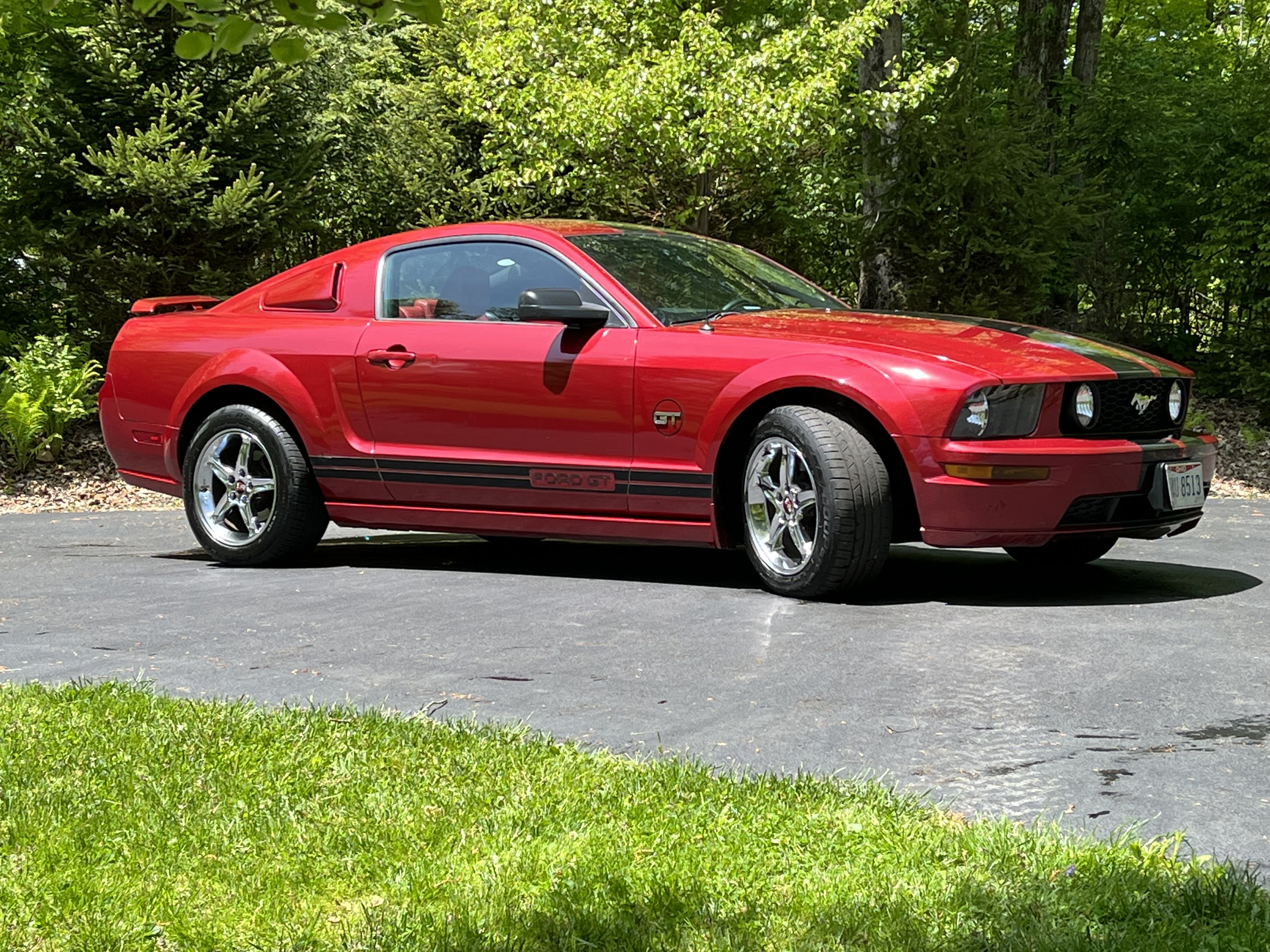 Used 2005 Ford Mustang GT Premium RWD image 2