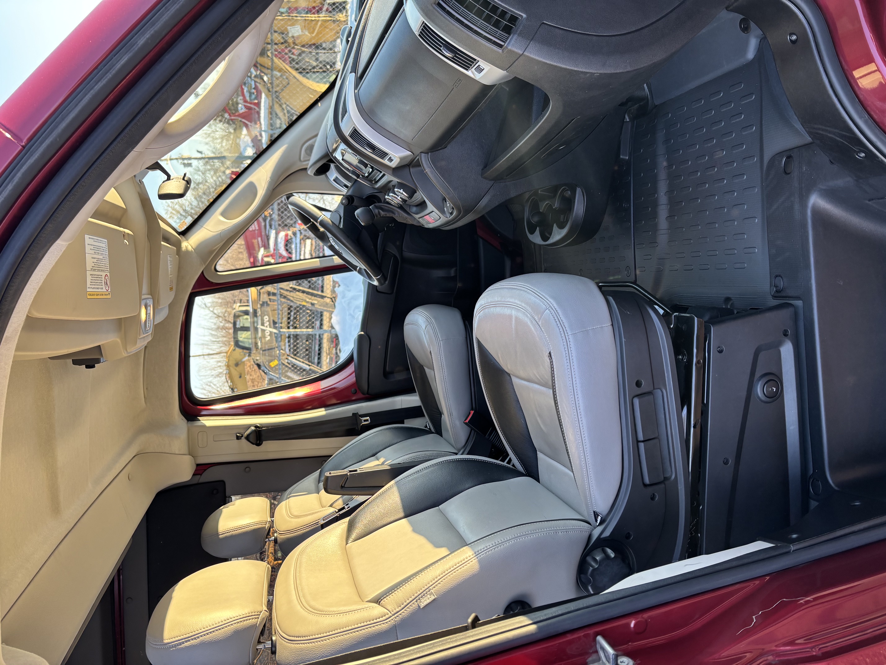 Used 2020 RAM ProMaster 2500 w/ Premium Appearance Group FWD image 13