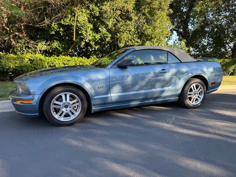 Used 2005 Ford Mustang GT Premium RWD image 26