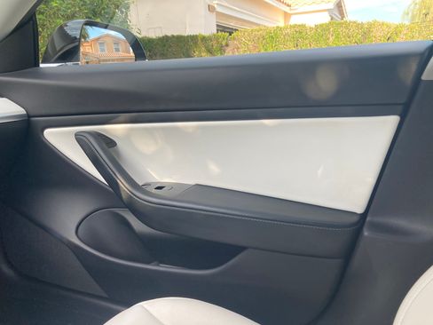 Used 2020 Tesla Model 3 Long Range image 4