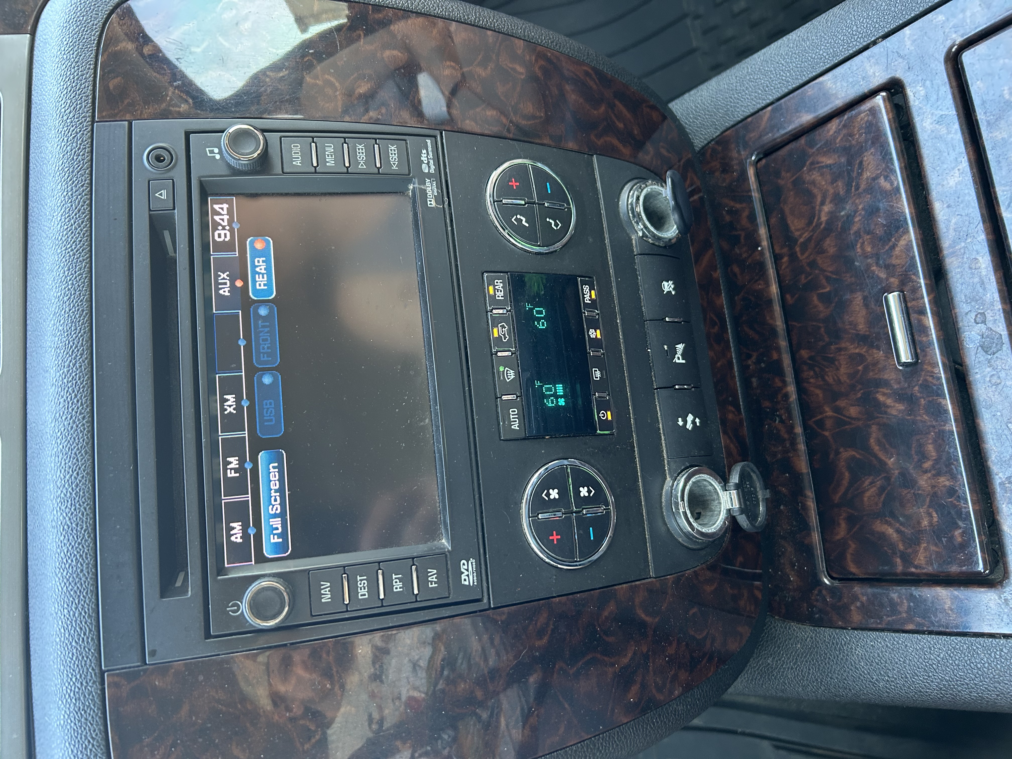 Used 2010 GMC Yukon XL Denali AWD/4WD image 8