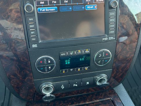 Used 2010 GMC Yukon XL Denali AWD/4WD image 8