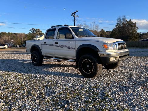 Used 2002 Toyota Tacoma PreRunner w/ SR5 Pkg w/ Chrome Pkg image 2