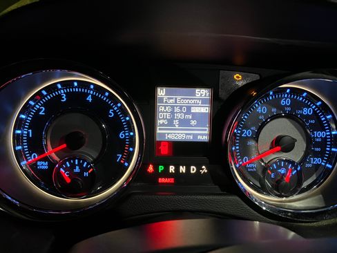 Used 2015 Chrysler Town & Country Touring image 6