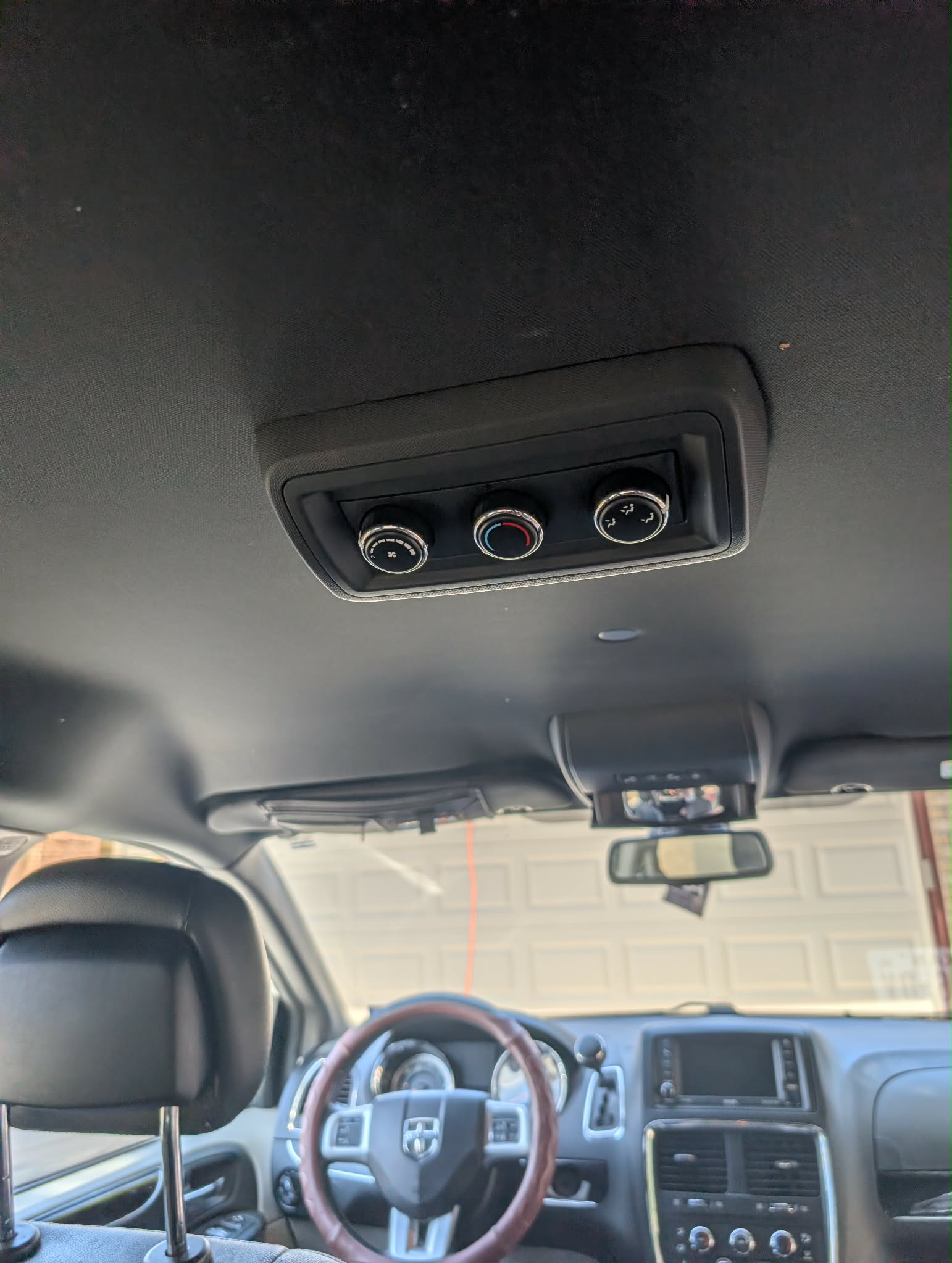 Used 2018 Dodge Grand Caravan SXT FWD image 14