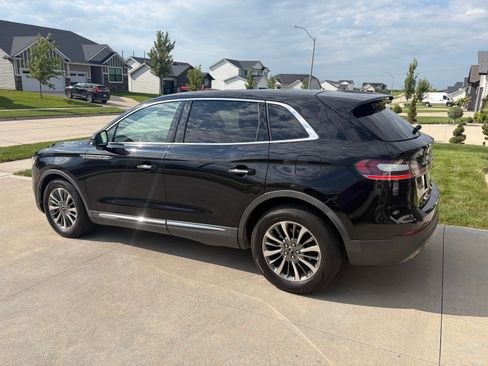 Used 2020 Lincoln Nautilus Reserve AWD/4WD image 2