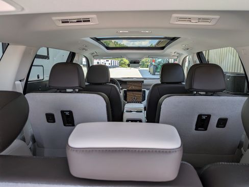 Used 2026 GMC Acadia Denali FWD image 18