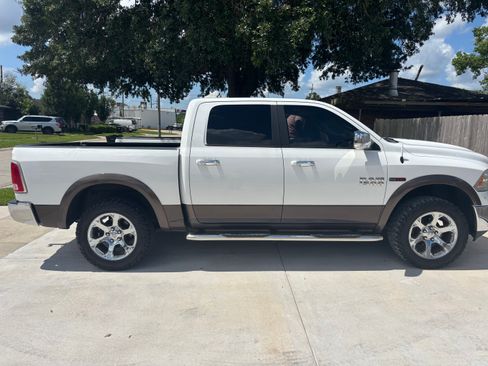 Used 2018 RAM 1500 Laramie AWD/4WD image 1