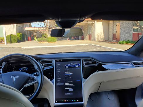 Used 2015 Tesla Model S 70 image 25