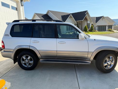 Used 2007 Toyota Land Cruiser AWD/4WD image 2