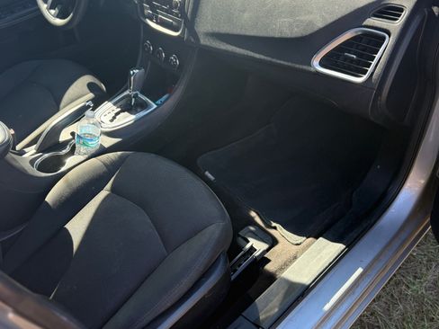 Used 2014 Dodge Avenger SE w/ Blacktop Package image 8