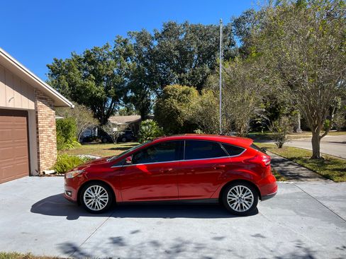 Used 2018 Ford Focus Titanium image 2