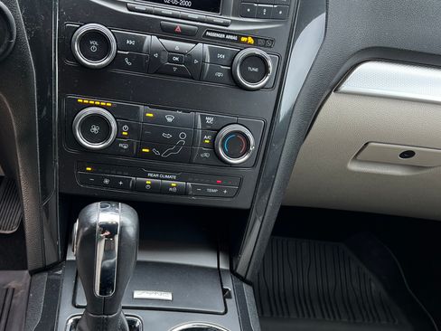 Used 2018 Ford Explorer FWD image 9