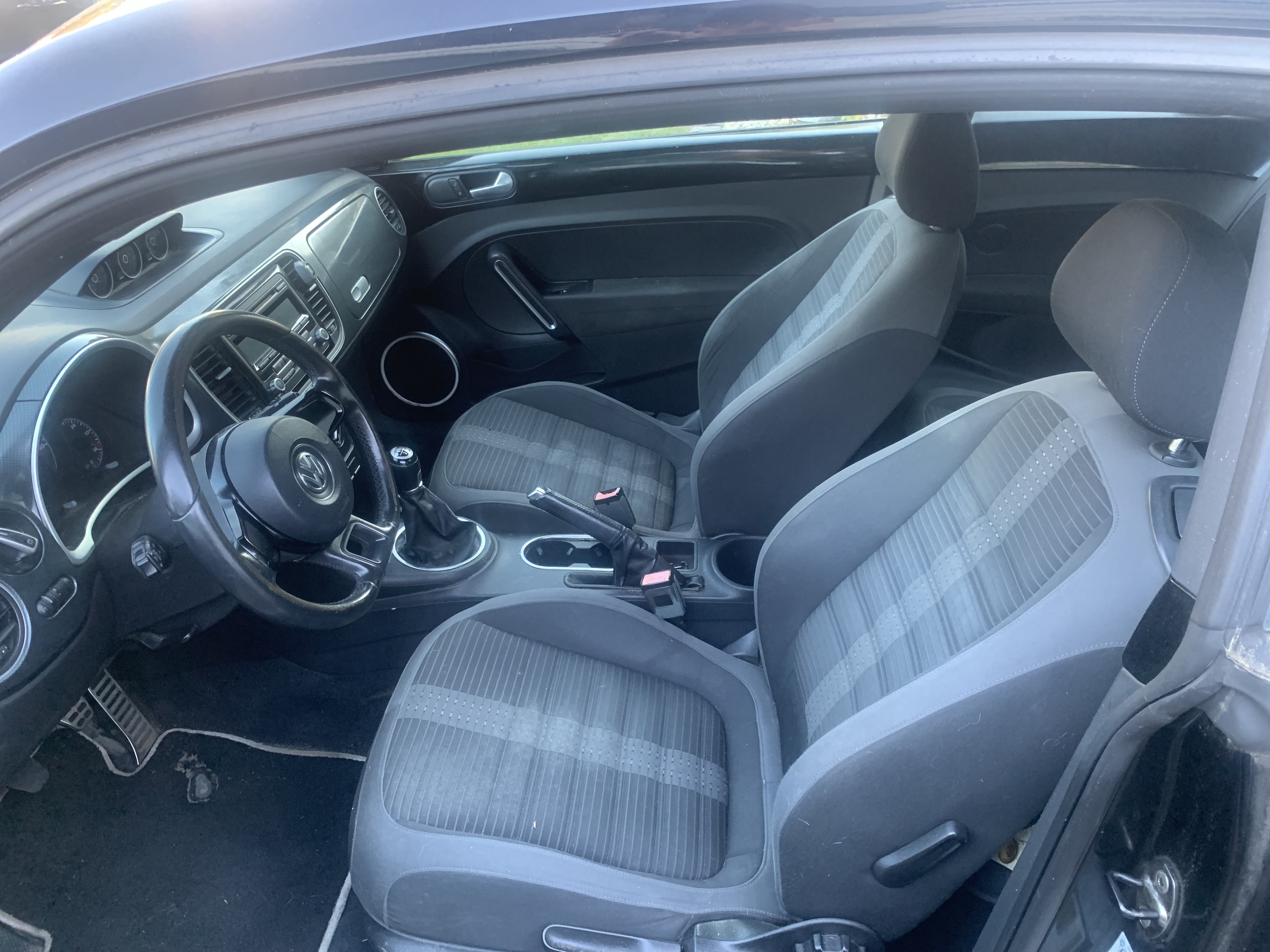Used 2012 Volkswagen Beetle 2.0T FWD image 6