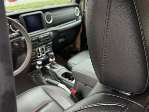 Used 2022 Jeep Wrangler Unlimited Sahara image 14