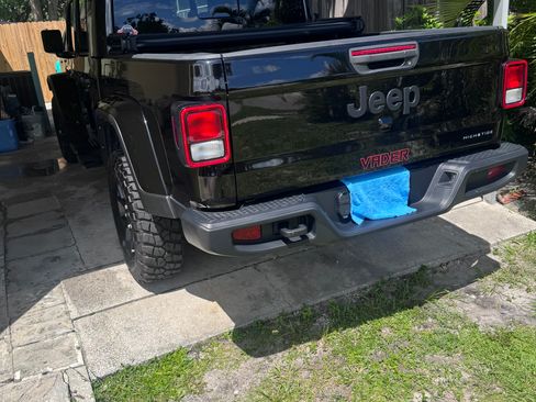 Used 2025 Jeep Gladiator Sport AWD/4WD image 5