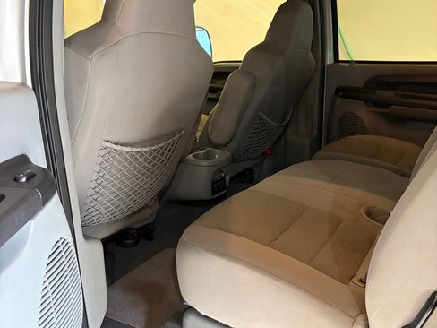 Used 2005 Ford Excursion XLT AWD/4WD image 16