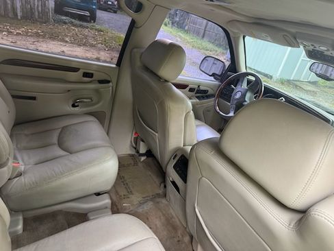 Used 2005 Cadillac Escalade ESV AWD image 16