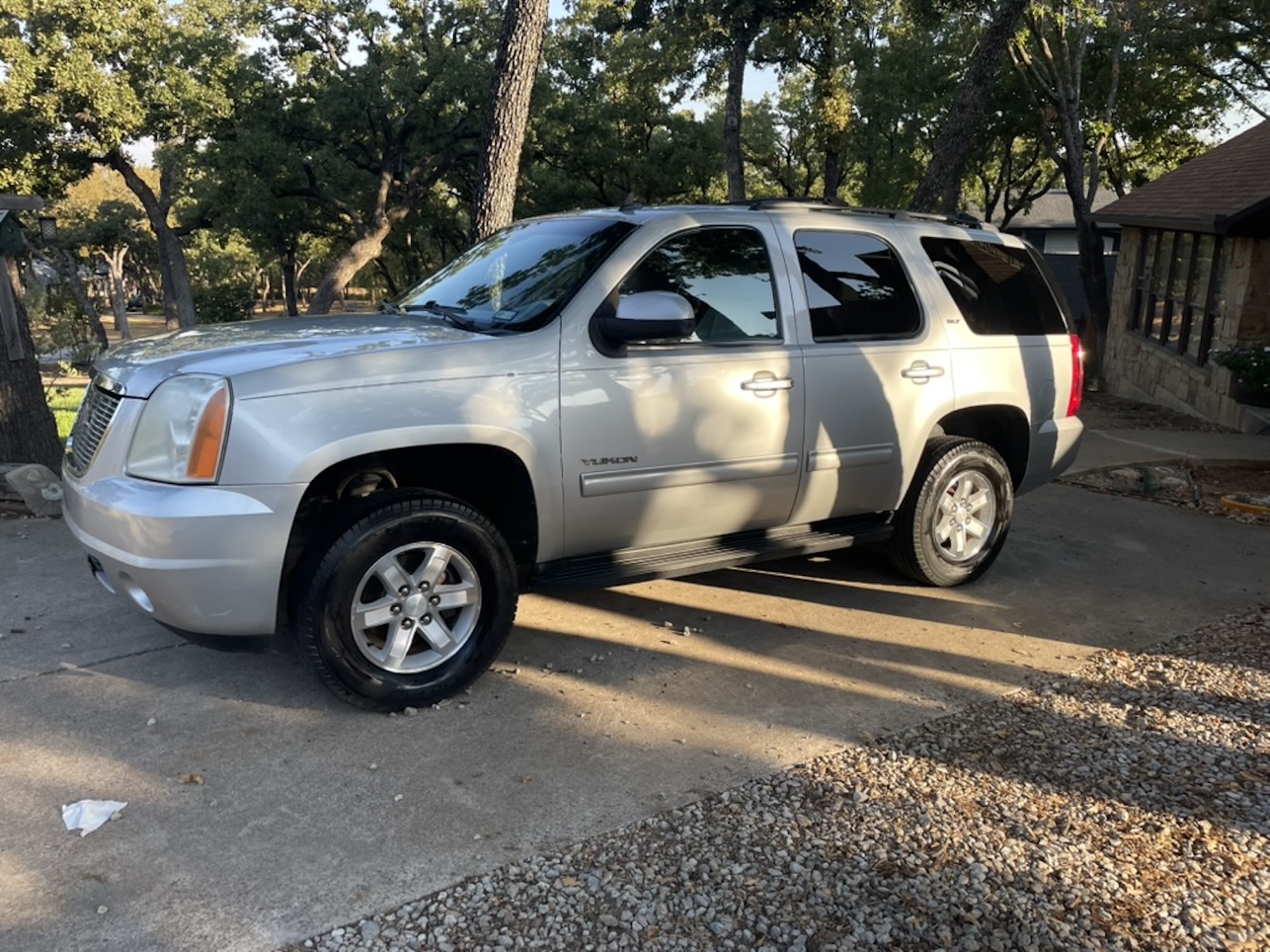 Used 2012 GMC Yukon SLT w/ SLT-2 Equipment Package AWD/4WD image 8