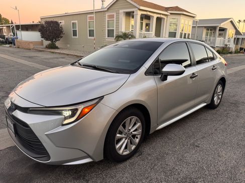 Used 2023 Toyota Corolla LE image 4