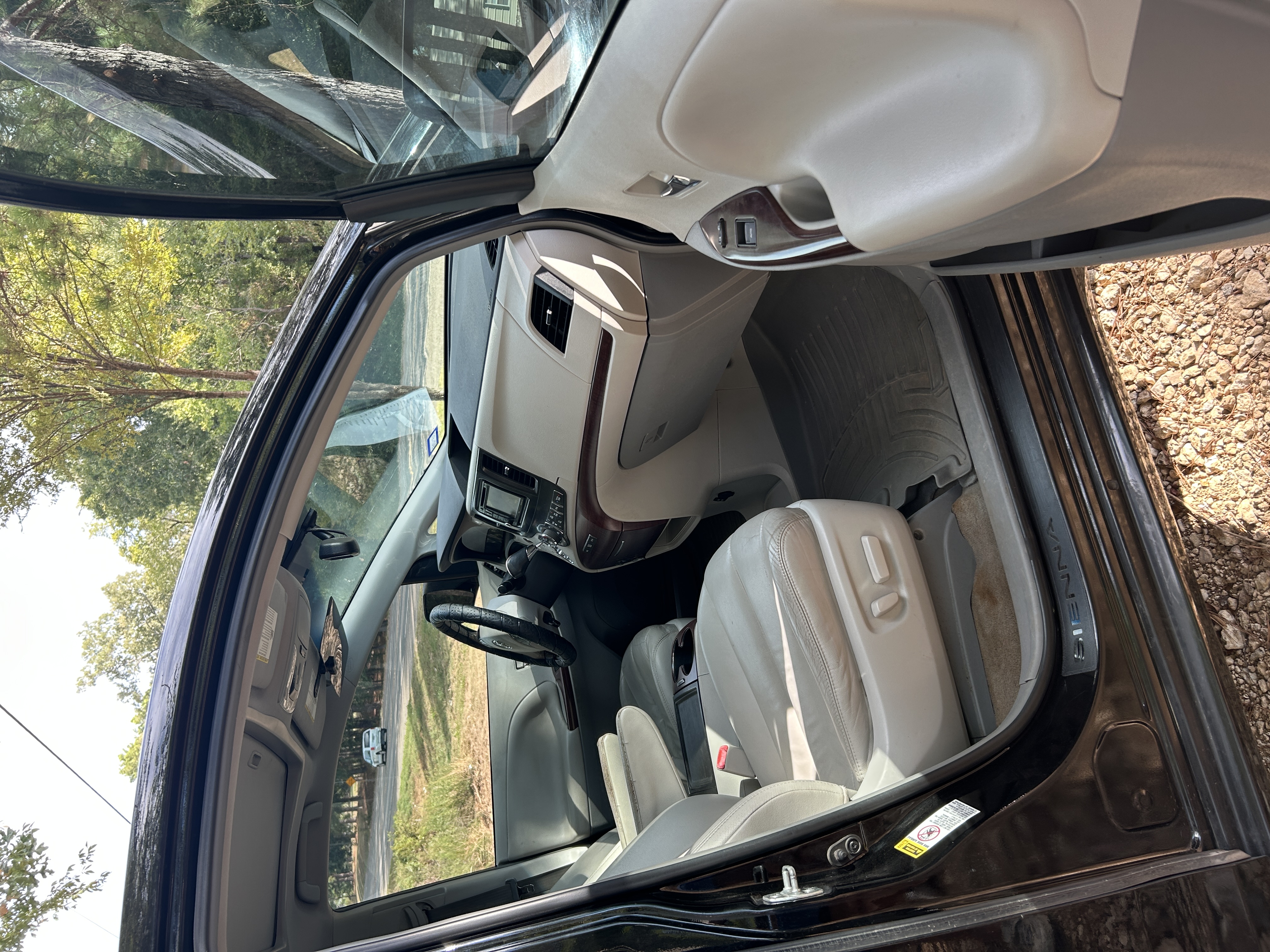 Used 2013 Toyota Sienna XLE FWD image 5