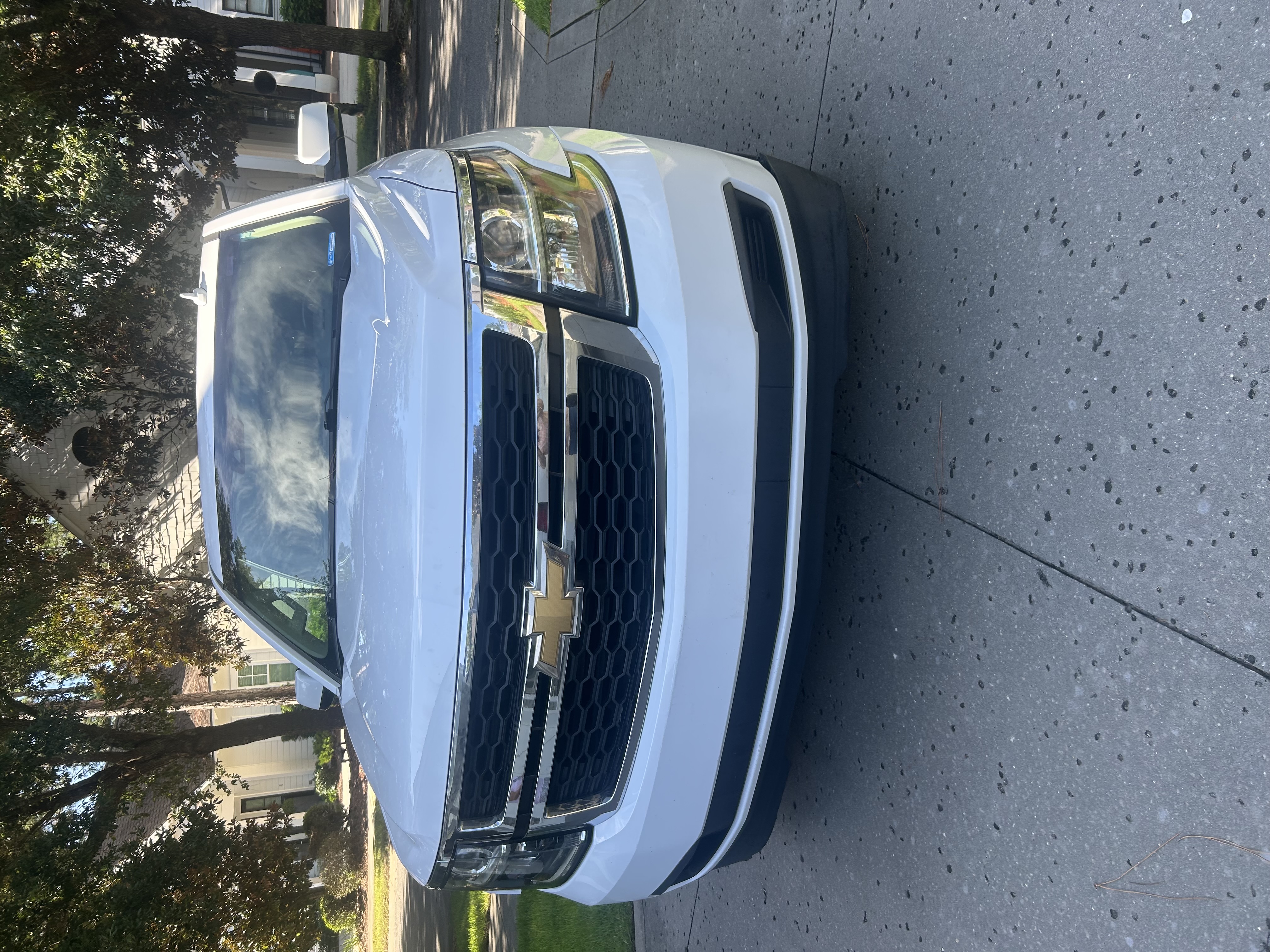 Used 2019 Chevrolet Suburban LT RWD image 2