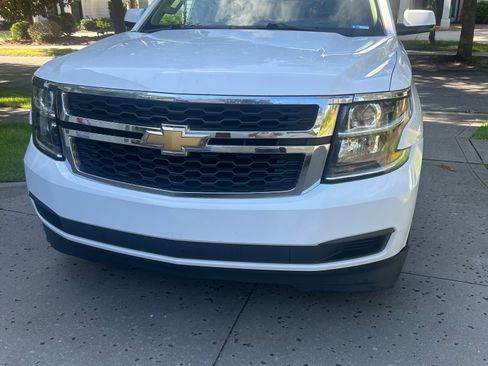 Used 2019 Chevrolet Suburban LT RWD image 2
