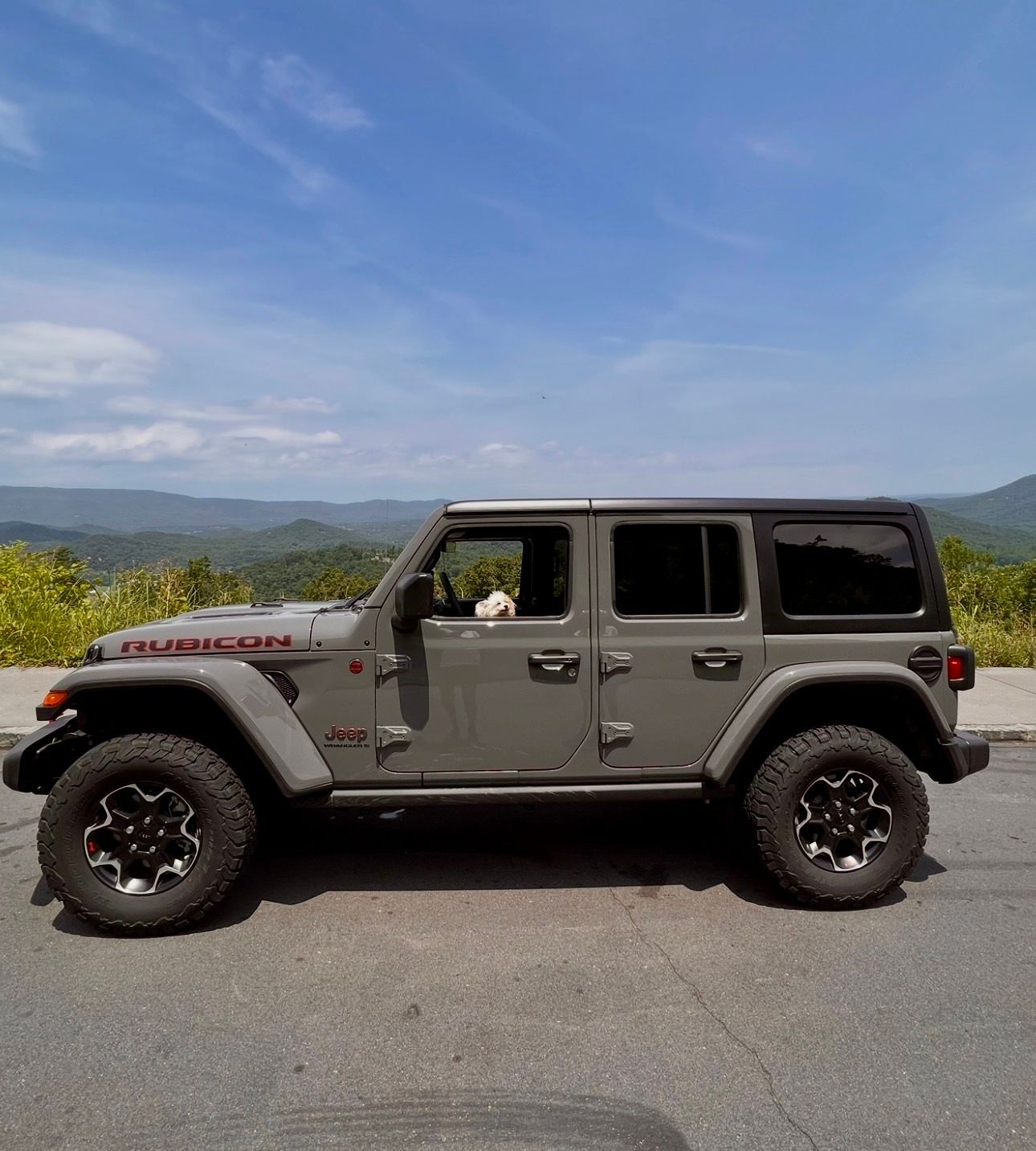 Used 2023 Jeep Wrangler Unlimited Rubicon AWD/4WD image 2
